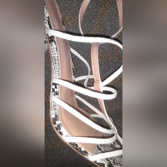 Shoedazzle size 10 canvas linen strap 4inch heels brand new never worn - Picture 6 of 7